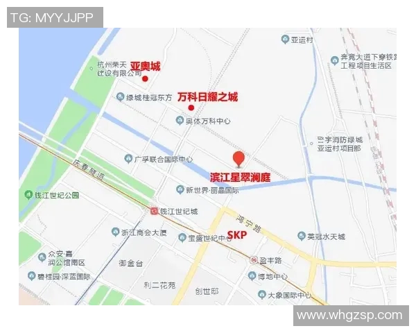 昆凌与足球明星亲密合影展现运动魅力与时尚风采引发粉丝热议